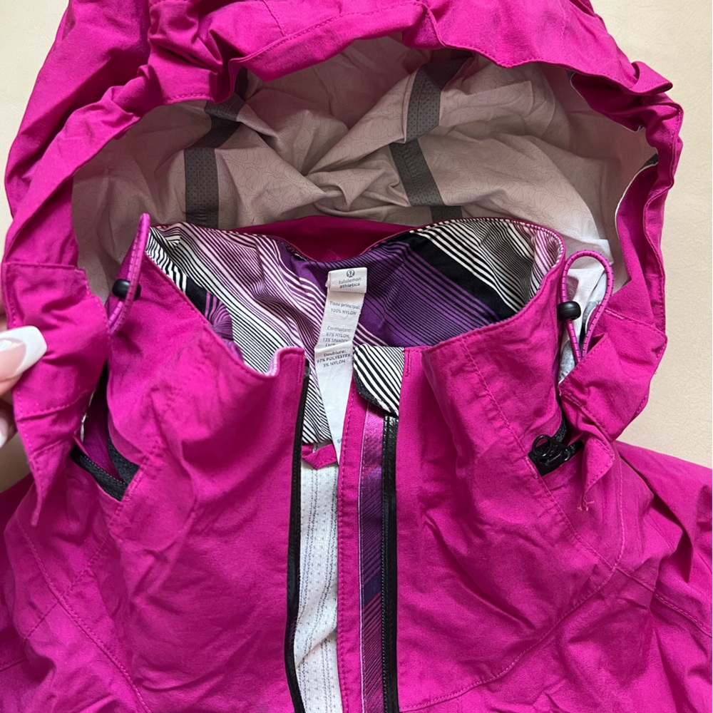 Lululemon Running Nylon Jacket Size 4 - image 3